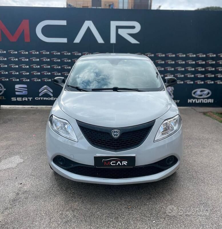 Usata Lancia Ypsilon 69 CV (50 kW) 2018 Grigio Utilitaria
