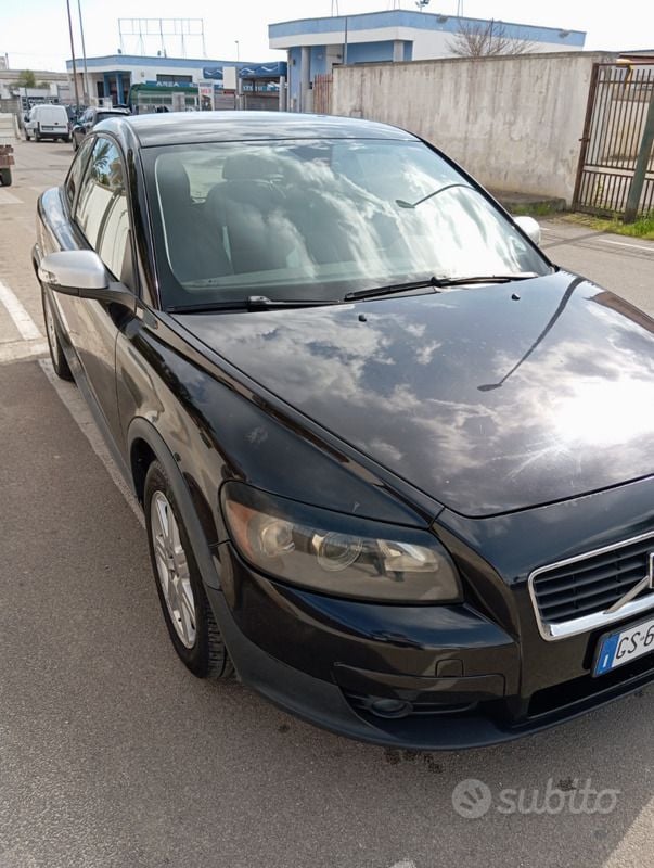 Usata Volvo C30 101 CV (74 kW) 2009 Nero Utilitaria