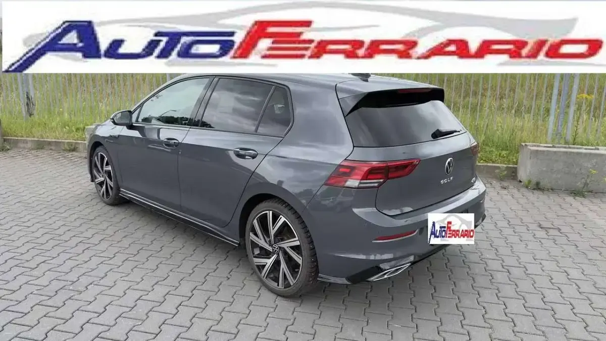 Usata VW Golf VIII R-line 150 CV (110 kW) 2024 Grigio Berlina