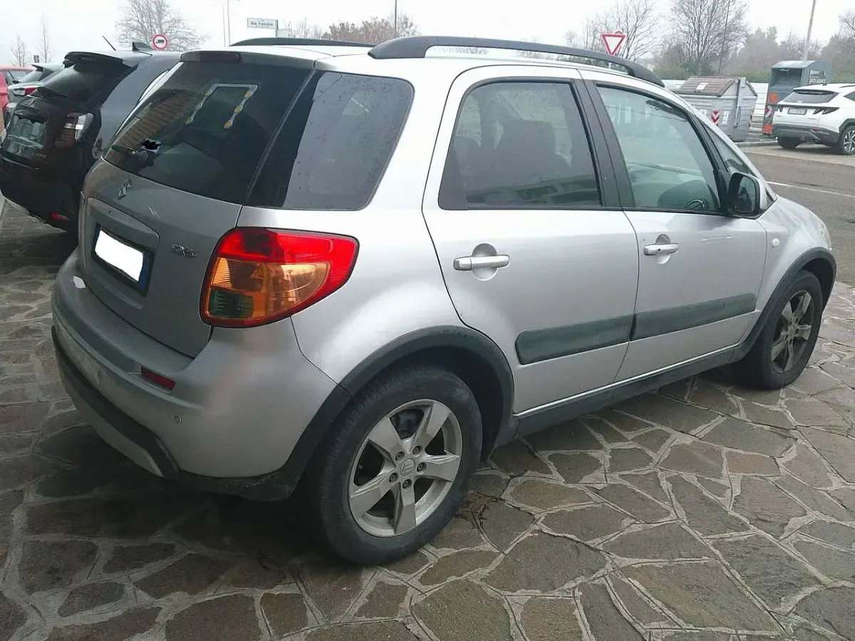 Begagnad Suzuki SX4 GLX 120 HK (88 kW) 2013 Grå SUV