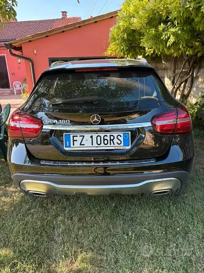 Usata Mercedes GLA180 122 CV (89 kW) 2019 Nero SUV