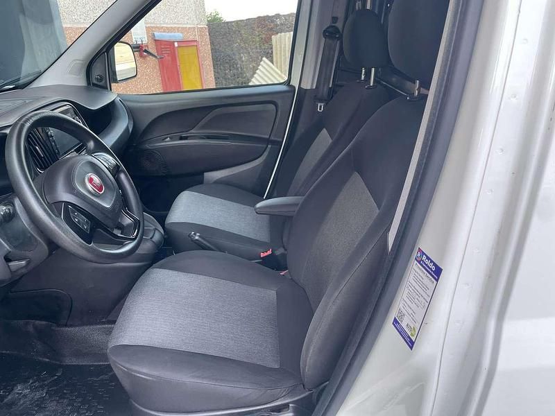 Usata Fiat Doblò 90 CV (66 kW) 2021 Bianco Monovolume