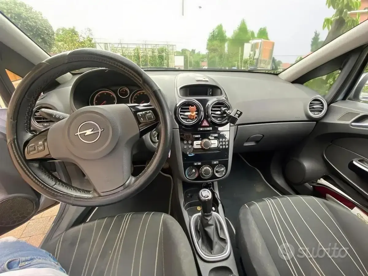 Usata Opel Corsa 85 CV (62 kW) 2010 Blu Utilitaria
