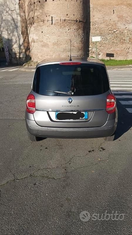 Grigio Usata 2009 Renault Grand Modus Monovolume | 2500 € (Buon prezzo) - Immagine 1/4