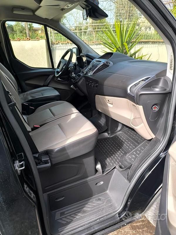Usata Ford Tourneo 170 CV (125 kW) 2017 Nero Monovolume