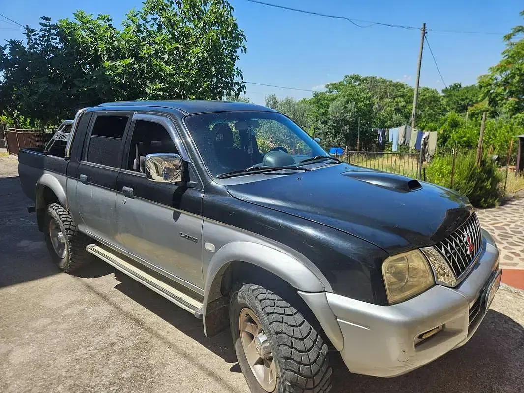 Usata Mitsubishi L200 116 CV (85 kW) 2002 Nero Pick-up