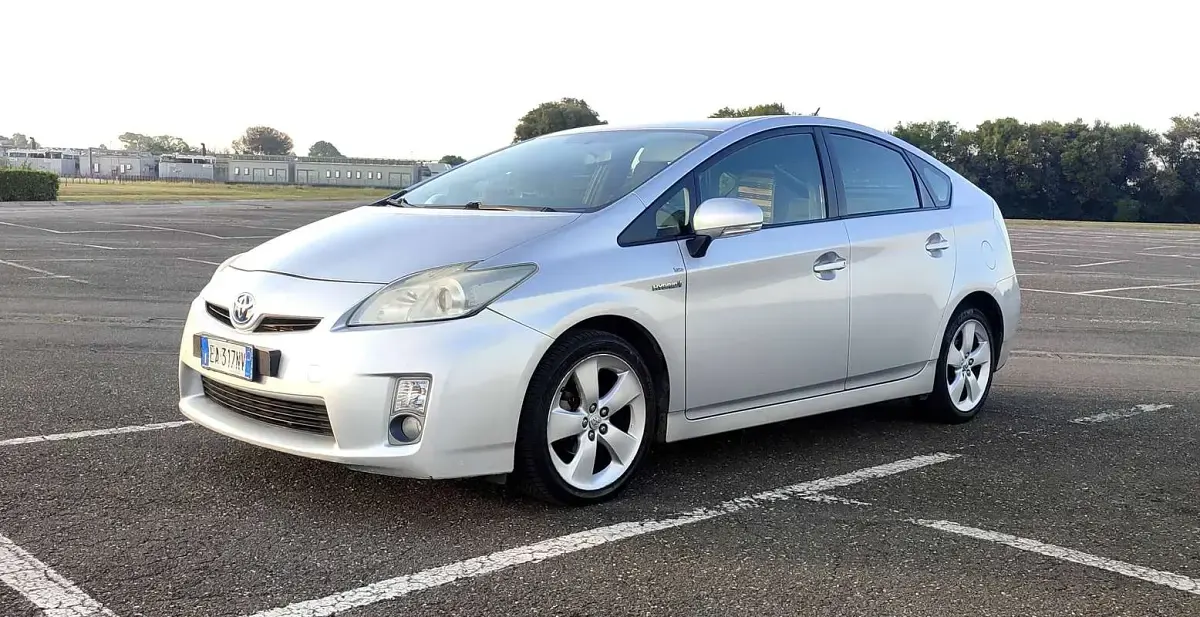 Usata Toyota Prius Active 99 CV (72 kW) 2009 Argento Utilitaria