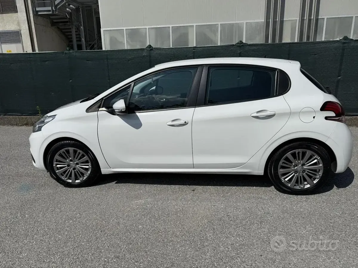 Usata Peugeot 208 82 CV (60 kW) 2017 Bianco Utilitaria