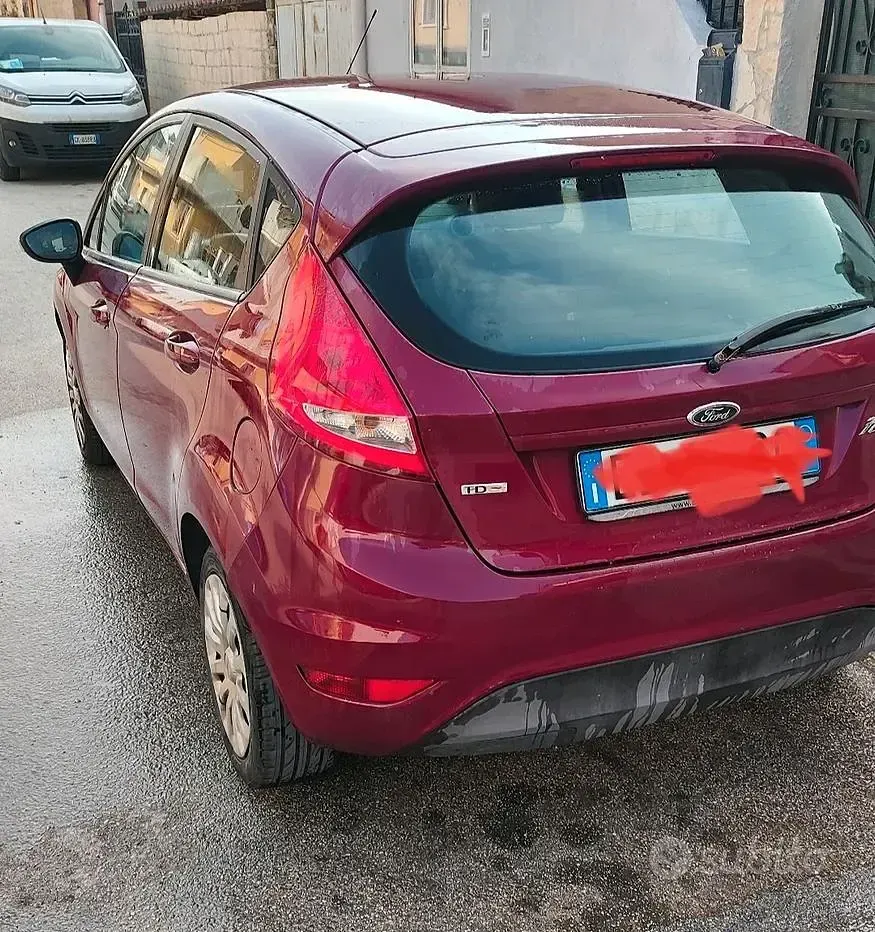 Usata Ford Fiesta 2011 Rosso Utilitaria