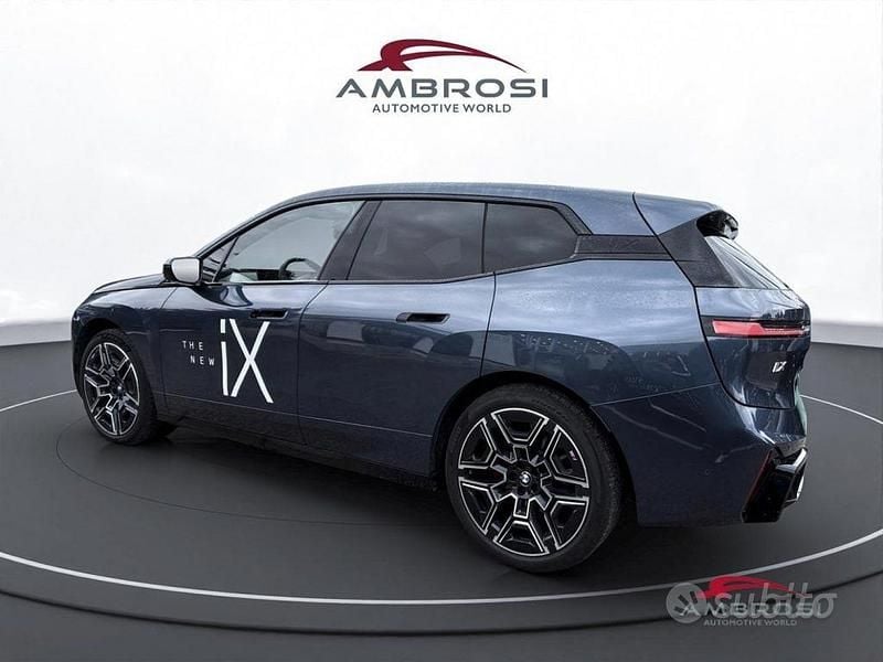 Usado BMW iX Comfort Edition 300 kW (408 HP) 2025 Azul SUV