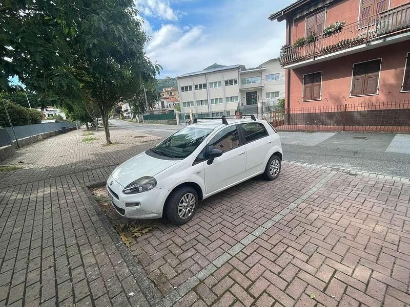 Usata 2013 Fiat Punto Dynamic Tre volumi | 3500 € (Ottimo prezzo) - Immagine 1/3