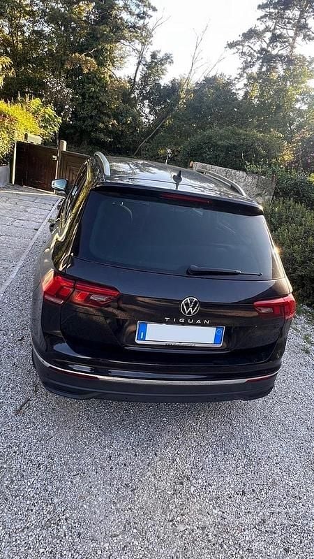 Usata VW Tiguan R-line 150 CV (110 kW) 2021 Nero SUV