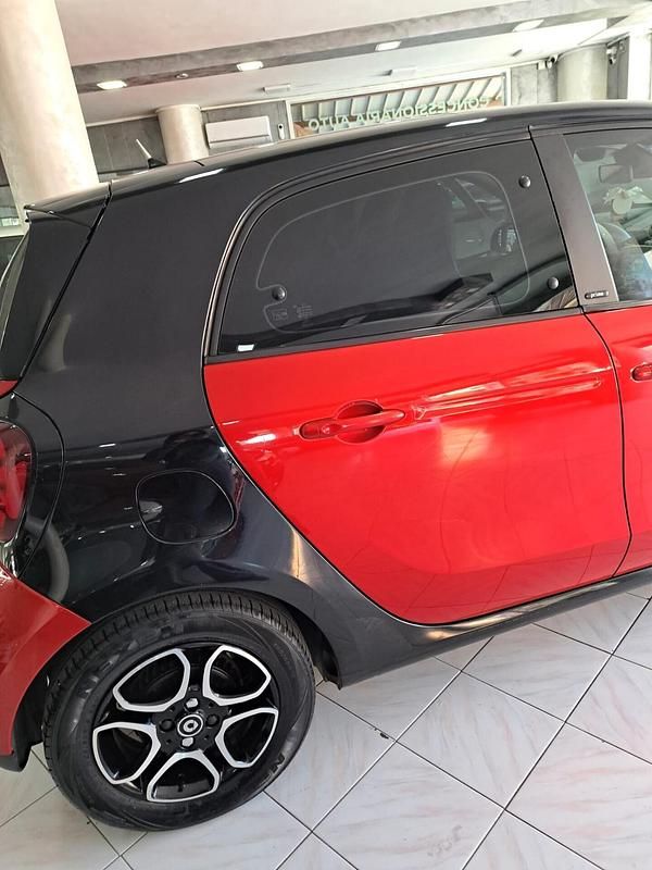 Usata Smart ForFour Prime 89 CV (65 kW) 2015 Rosso Utilitaria