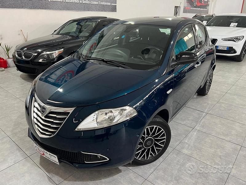 Usado Lancia Ypsilon 69 HP (50 kW) 2015 Verde Citadino