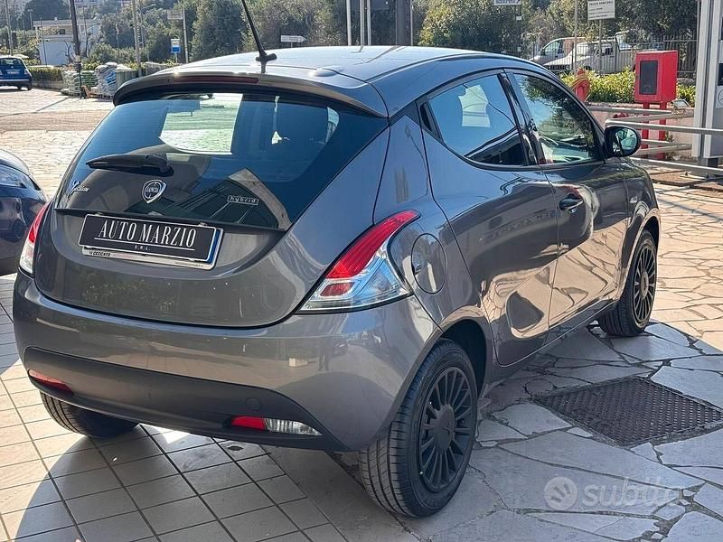 Usata Lancia Ypsilon S 70 CV (51 kW) 2021 Grigio Utilitaria