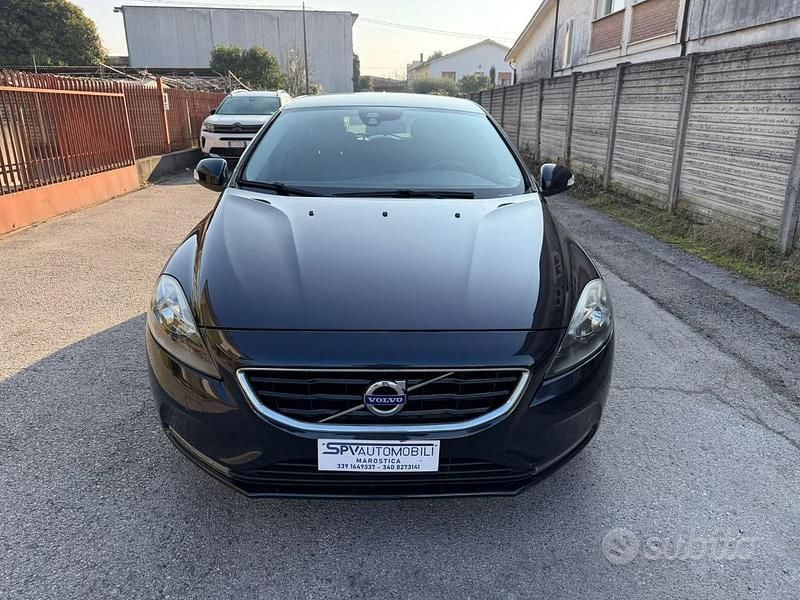 Usata Volvo V40 120 CV (88 kW) 2016 Blu Berlina