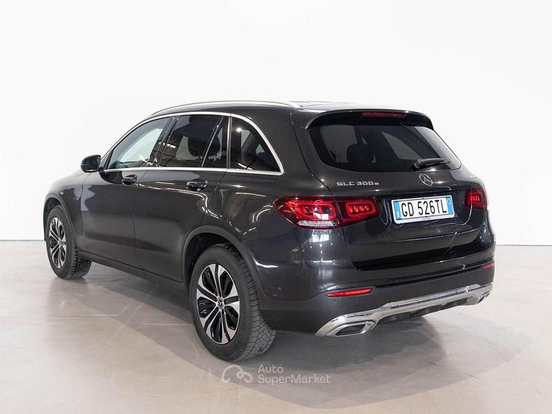 Usata Mercedes GLC300 211 CV (155 kW) 2020 Grigio chiaro SUV
