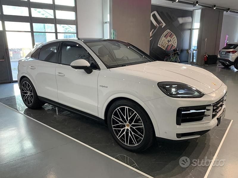 Usata Porsche Cayenne 470 CV (345 kW) 2024 Bianco SUV