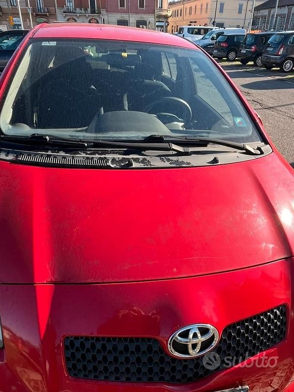 Usata Toyota Yaris 65 CV (47 kW) 2007 Rosso Berlina