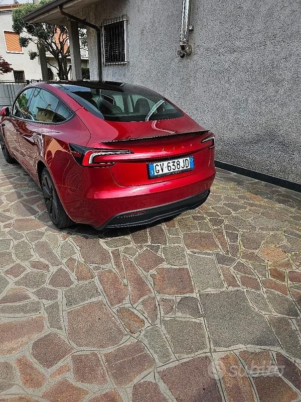Usata Tesla Model 3 235 kW (320 CV) 2024 Rosso Berlina
