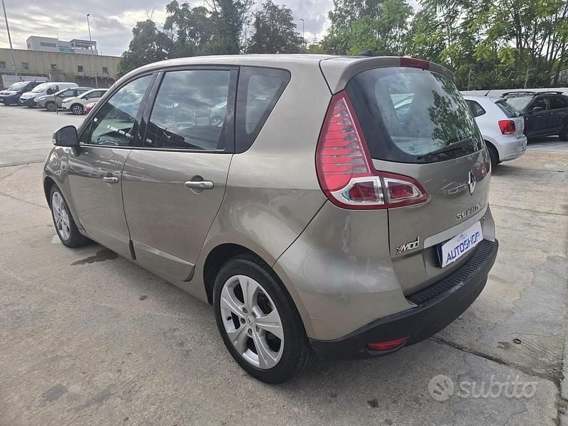 Usata Renault Scénic III Luxe 110 CV (80 kW) 2010 Marrone Monovolume