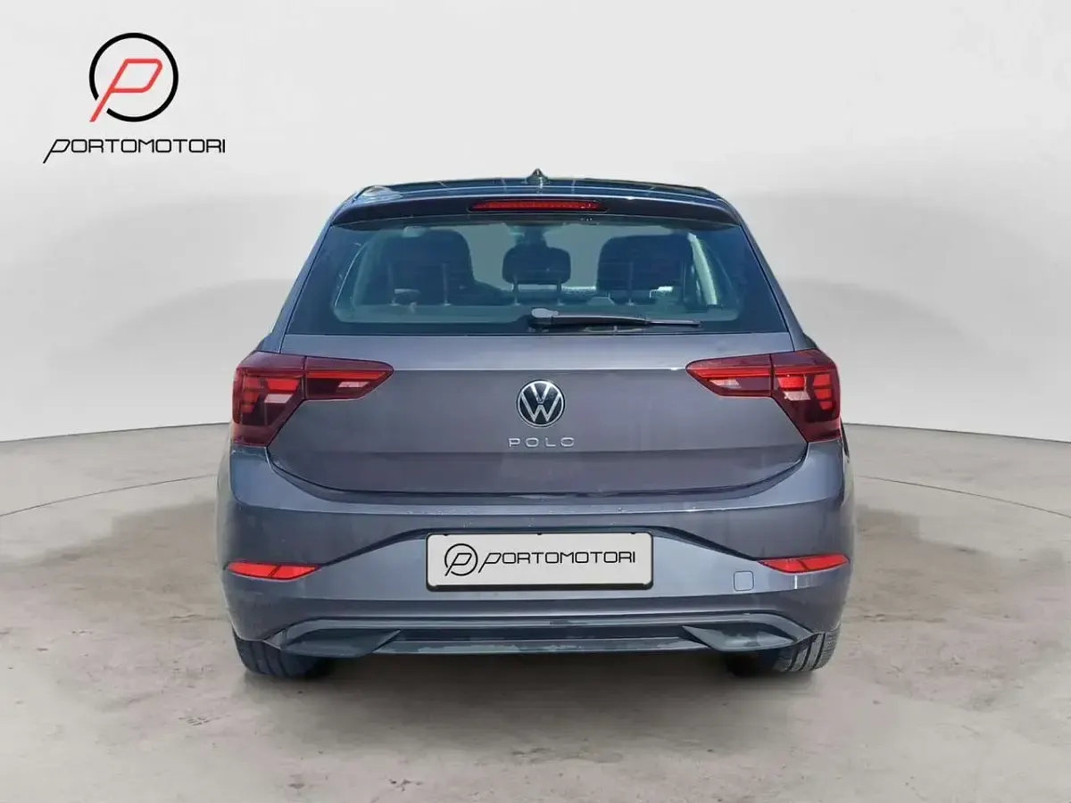 Usata VW Polo Life 95 CV (69 kW) 2023 Grigio Utilitaria
