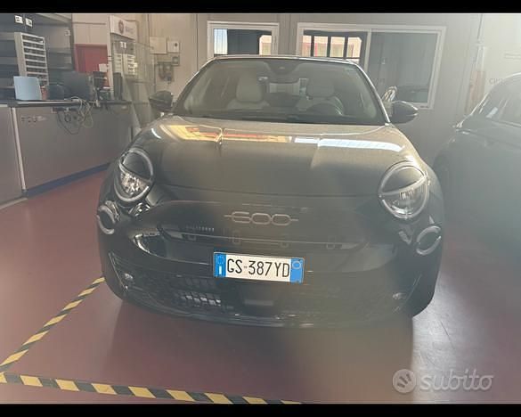 Usata Fiat 600 100 CV (73 kW) 2024 Nero SUV