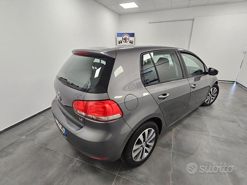 Usata VW Golf VI Comfortline 102 CV (75 kW) 2009 Grigio Utilitaria