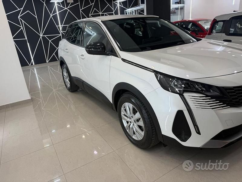 Usata Peugeot 3008 Allure 131 CV (96 kW) 2022 Bianco SUV