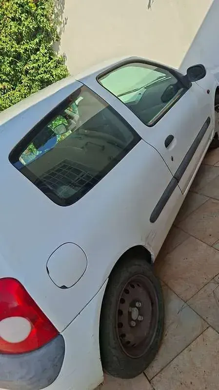 Usata Renault Clio II Expression 98 CV (72 kW) 2002 Bianco Berlina