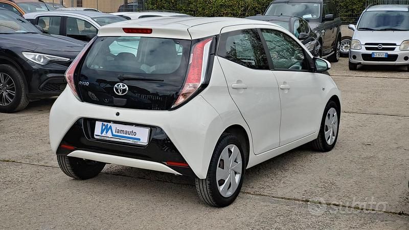 Usata Toyota Aygo Business Edition 71 CV (52 kW) 2018 Bianco Utilitaria