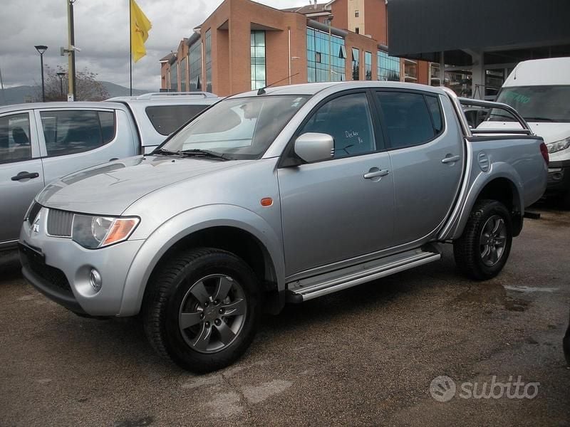 Usata Mitsubishi L200 Intense 136 CV (100 kW) 2011 Grigio Pick-up