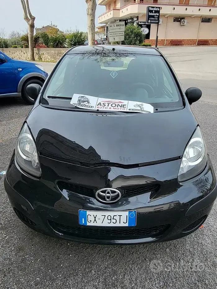 Usata Toyota Aygo 68 CV (50 kW) 2010 Nero Utilitaria