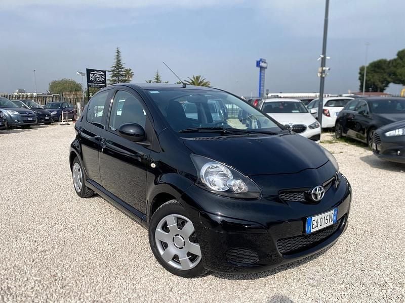 Usata Toyota Aygo Sol 68 CV (50 kW) 2010 Nero Utilitaria