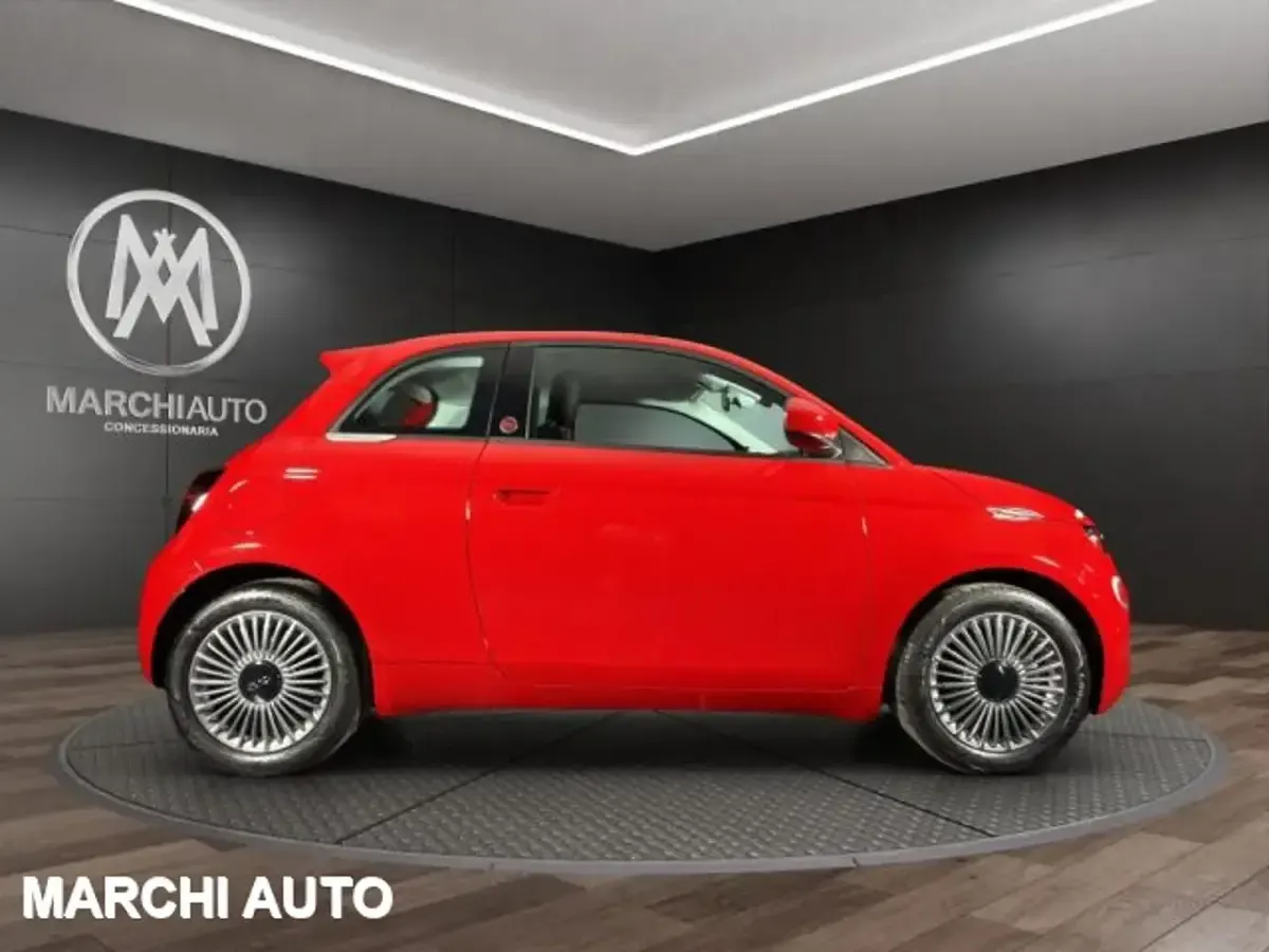 Nuova Fiat 500 La Prima 65 CV (47 kW) 2026 Rosso pastello Berlina