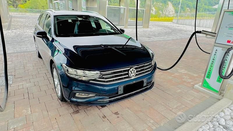 Blu Usata 2020 VW Passat Station wagon | 15.500 € (Buon prezzo) - Immagine 1/4