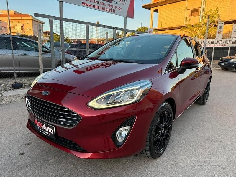 Usata Ford Fiesta Titanium 86 CV (63 kW) 2018 Marrone Berlina
