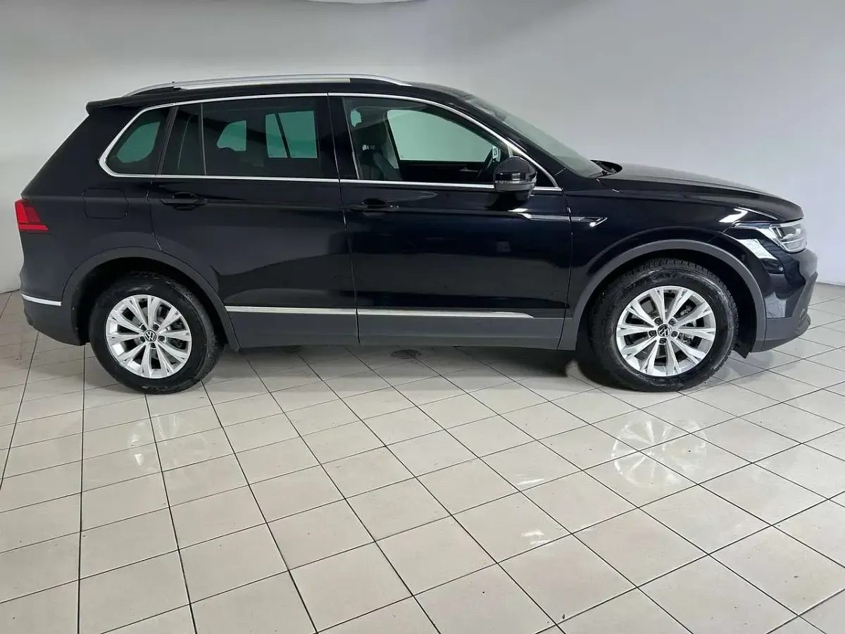 Usata VW Tiguan Life 122 CV (89 kW) 2023 Nero SUV