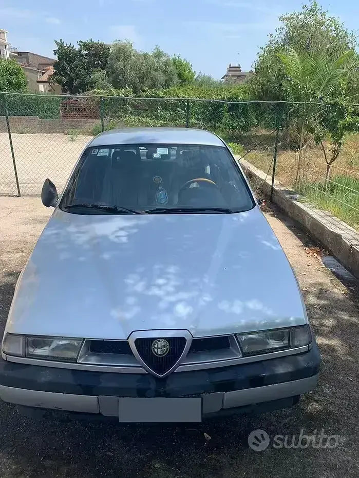 Usata Alfa Romeo 155 126 CV (92 kW) 1993 Grigio Berlina