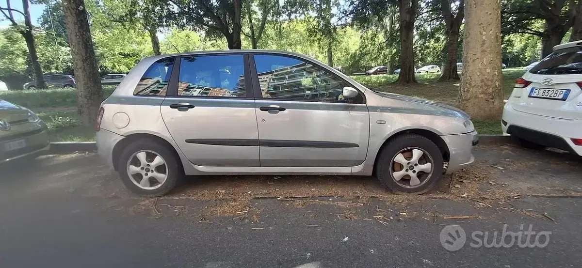 Usata Fiat Stilo 101 CV (74 kW) 2005 Grigio Berlina