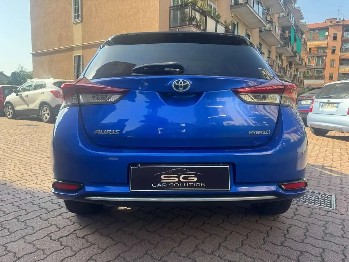 Usata Toyota Auris Hybrid Edition 99 CV (72 kW) 2018 Blu/azzurro Berlina