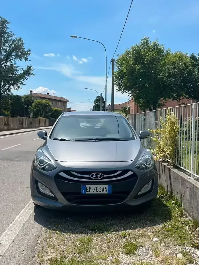 Begagnad Hyundai i30 128 HK (94 kW) 2012 Grå Sedan