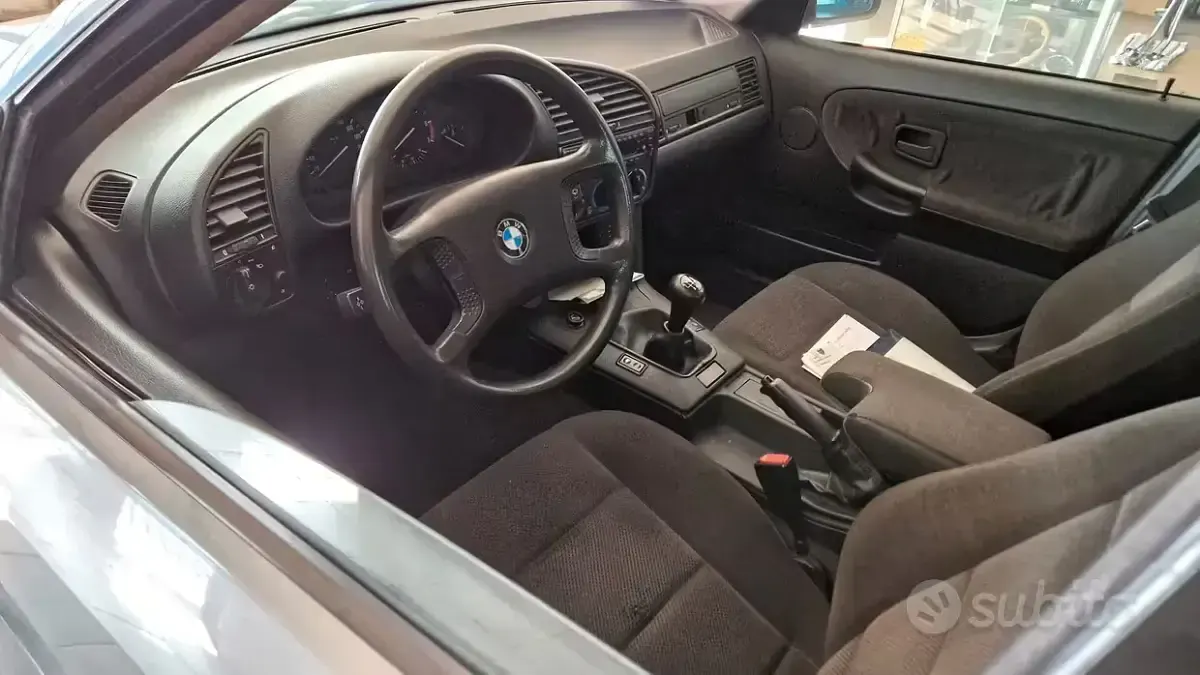 Usata BMW 318 113 CV (83 kW) 1992 Grigio Berlina