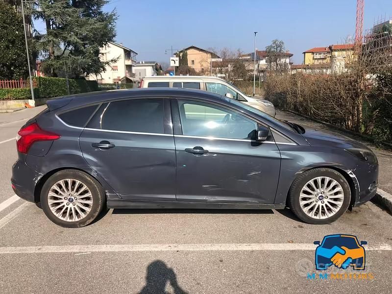 Usata Ford Focus Titanium 116 CV (85 kW) 2012 Blu Berlina