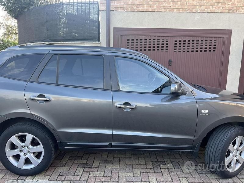 Usata Hyundai Santa Fe 155 CV (114 kW) 2007 Grigio SUV