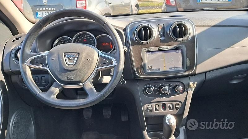 Usata Dacia Sandero Lauréate 75 CV (55 kW) 2017 Grigio Berlina