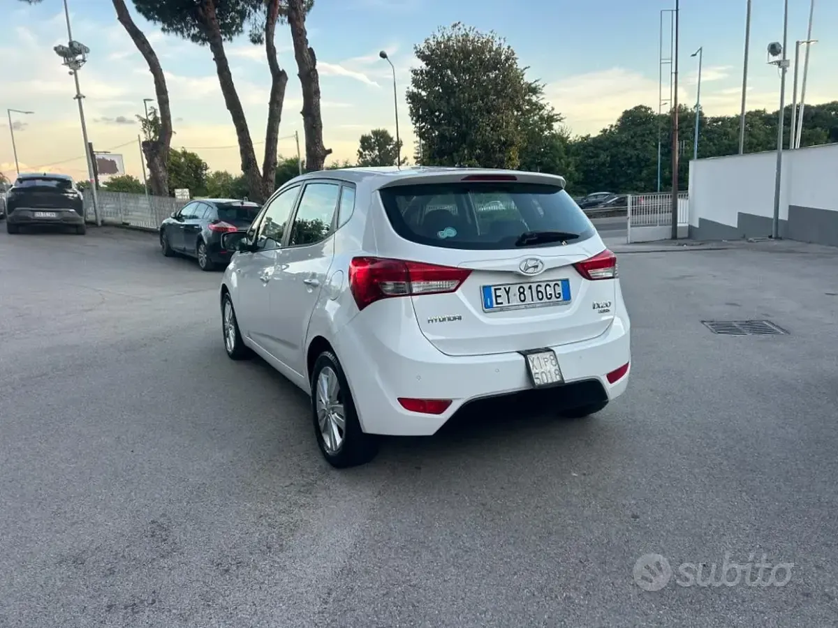 Usata Hyundai ix20 Comfort 90 CV (66 kW) 2015 Bianco Utilitaria