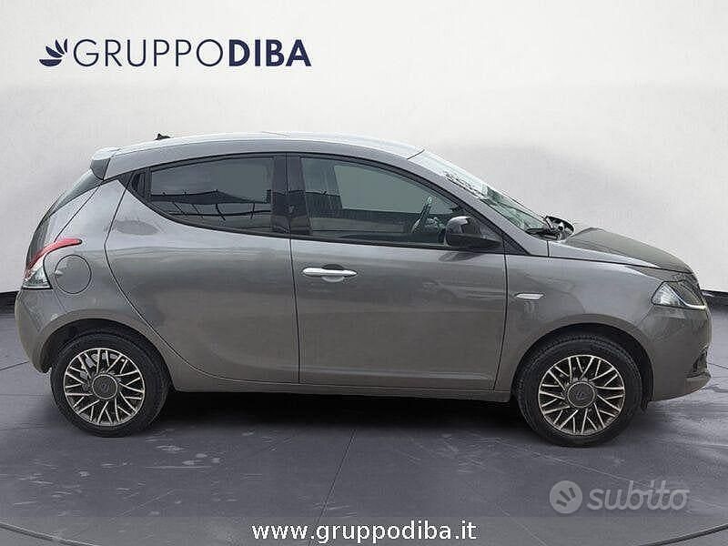 Usata Lancia Ypsilon Gold 69 CV (50 kW) 2023 Other Utilitaria