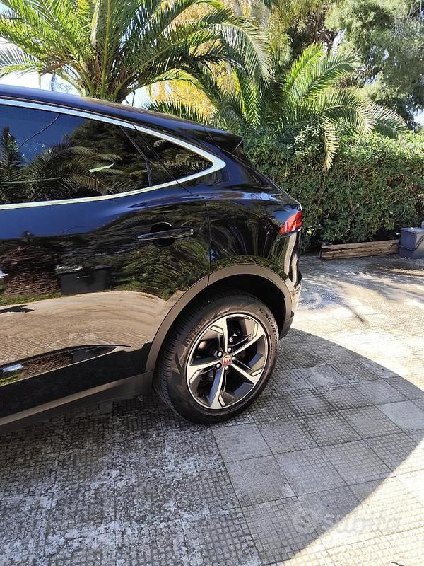 Nero Usata 2022 Jaguar E-Pace SE SUV | 27.000 € (Buon prezzo) - Immagine 1/4