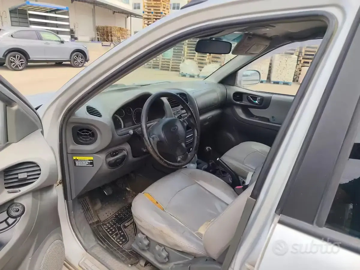 Usata Hyundai Santa Fe 125 CV (91 kW) 2005 Grigio SUV